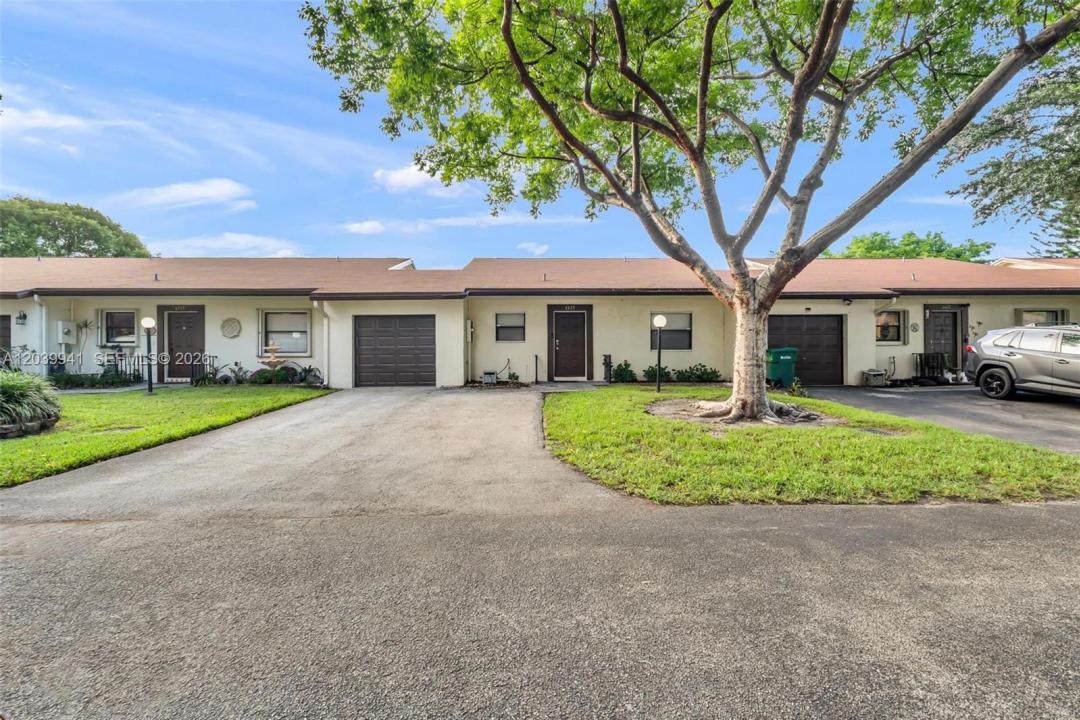 6633 N Parkway Dr 5-7, Margate, Floride 33068, États-Unis