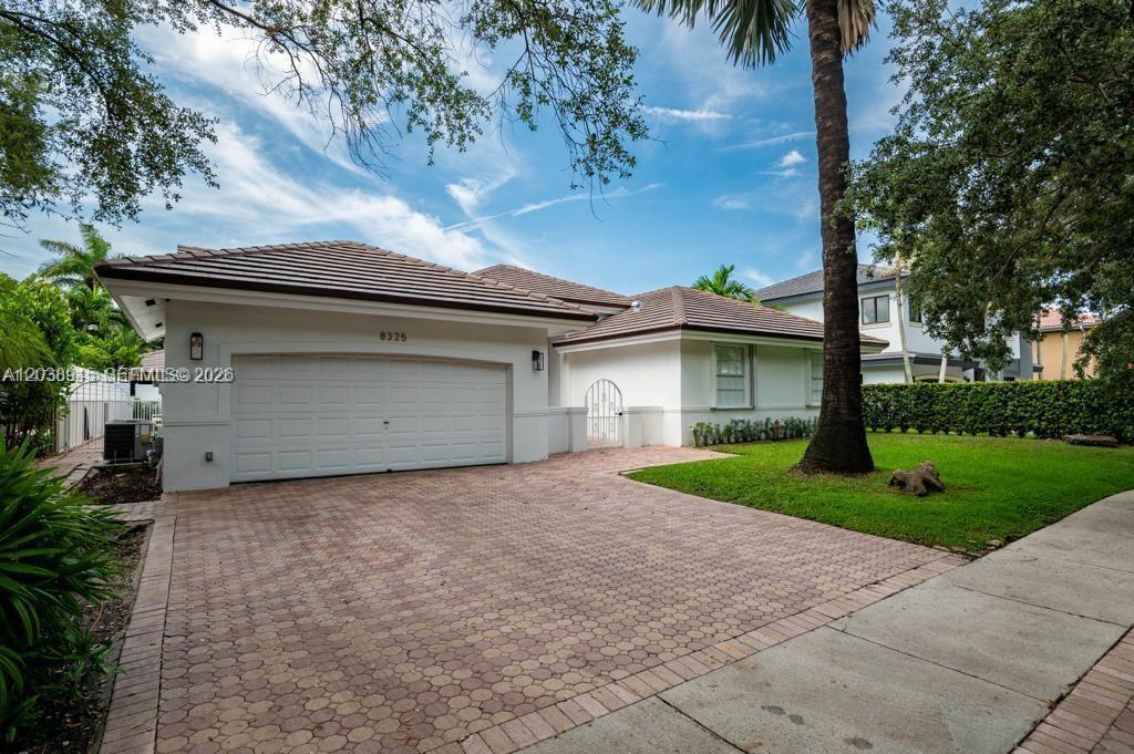 8325 NW 161st Ter, Miami Lakes, Floryda 33016, USA