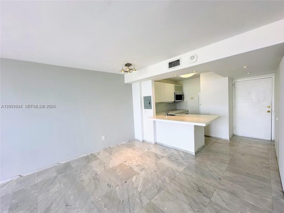 2350 NE 135th St 1501, North Miami, Florida 33181, Amerika Birleşik Devletleri