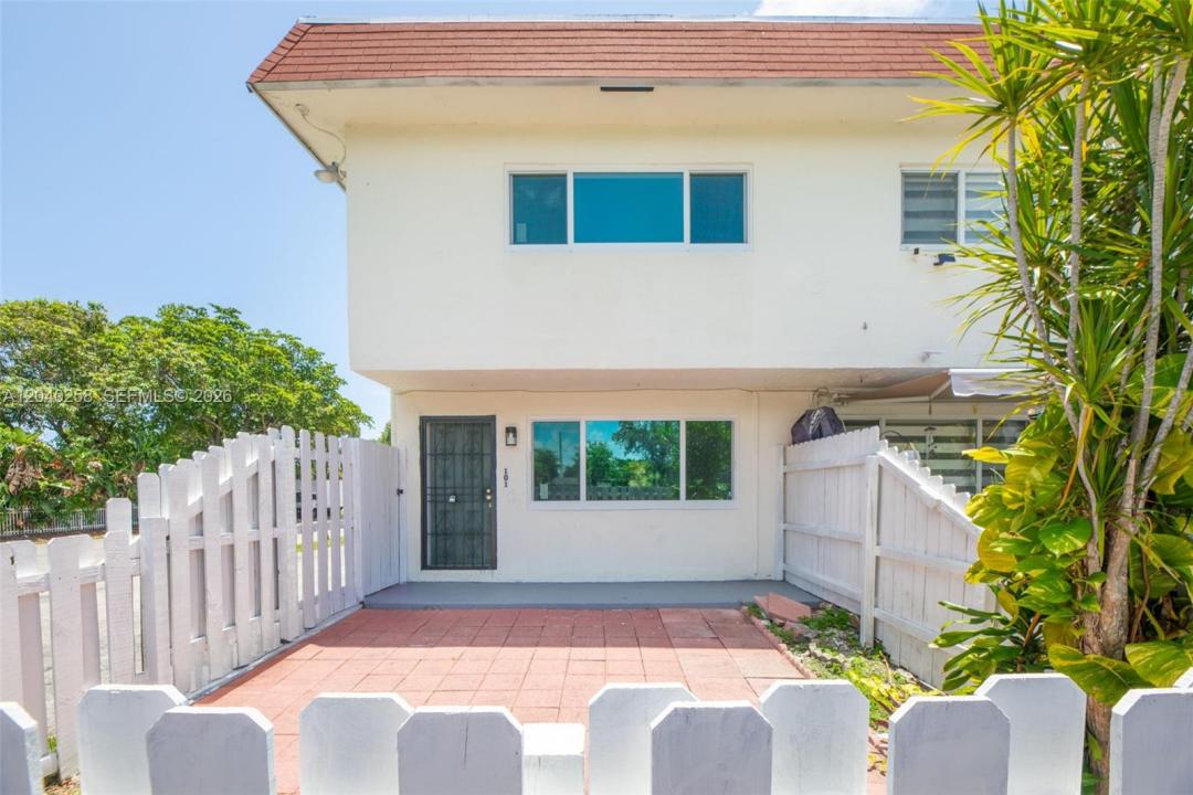 1450 NE 151st St 101, Miami, Floride 33162, États-Unis