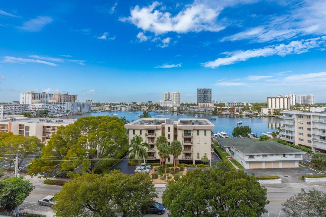 137 Golden Isles Dr 809, Hallandale Beach, Florida 33009, Stati Uniti