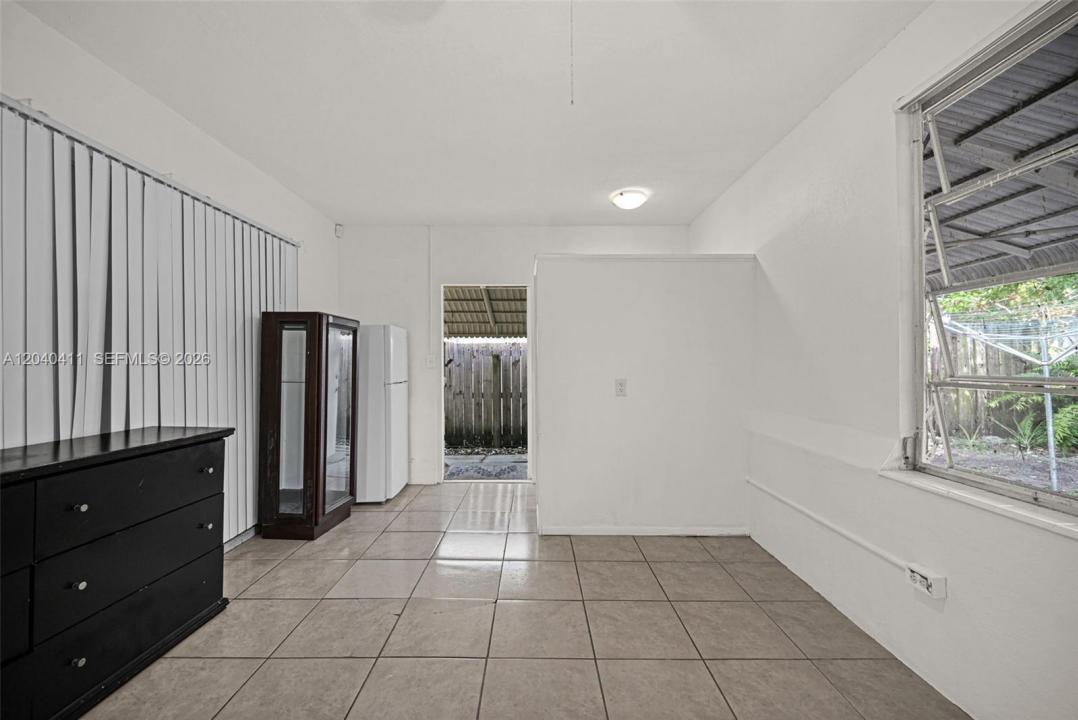 5069 NW 41st Ct -, Lauderdale Lakes, Florida 33319, Stati Uniti