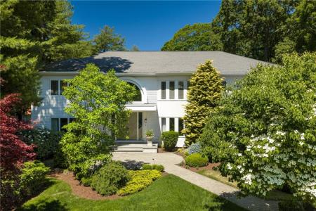 4 Jones Circle, Barrington, Rhode Island 02806, USA