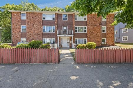 339 Privilege Street, Woonsocket, רוד איילנד 02895, ארצות הברית של אמריקה