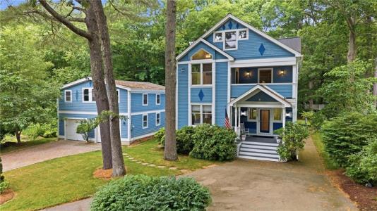 27 Saratoga Avenue, Westerly, Rhode Island 02891, USA