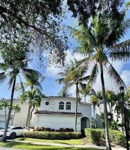 3016 NE 210th St, Aventura, Florida 33180, USA