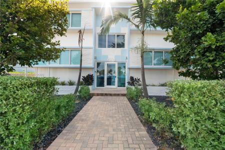 6971 Carlyle Ave 107, Miami Beach, Florida 33141, USA