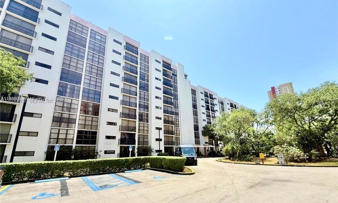 16909 N Bay Rd 116, Sunny Isles Beach, Florida 33160, Stati Uniti