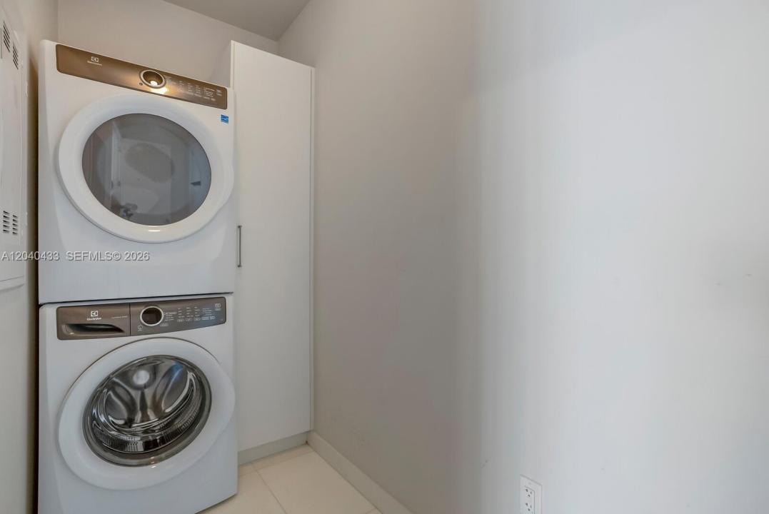 275 Giralda Ave 6C, Coral Gables, Florida 33134, USA