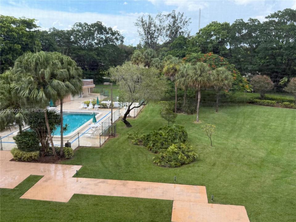 900 Saint Charles Pl 407, Pembroke Pines, Floryda 33026, USA