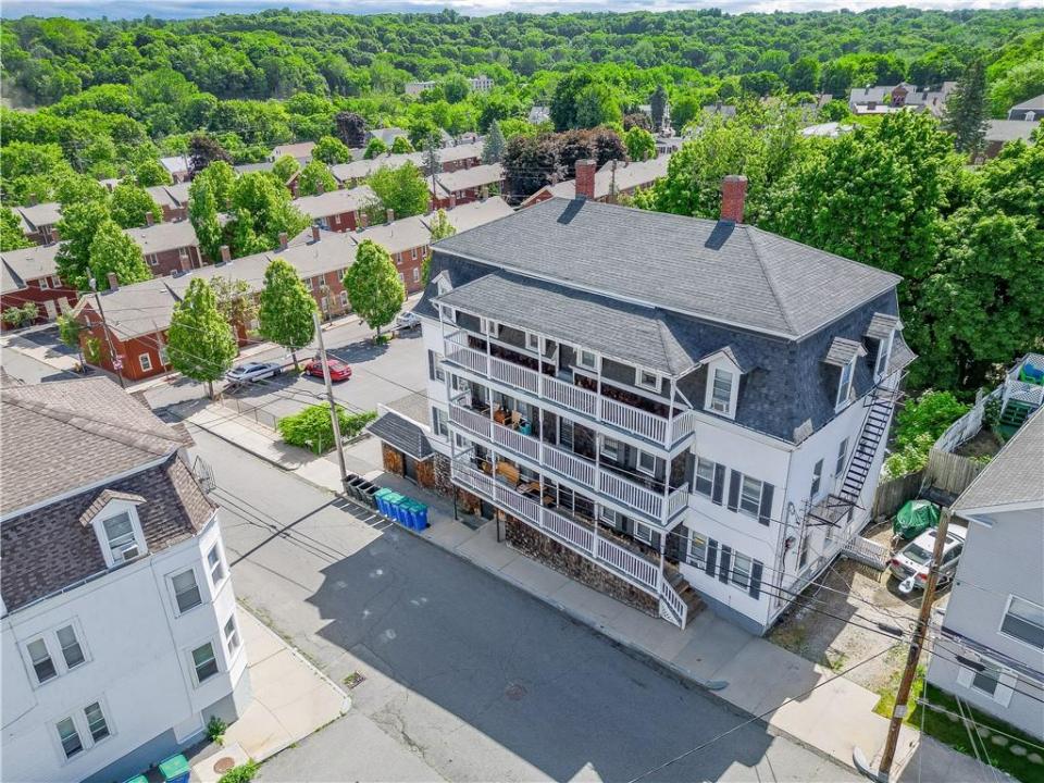 68 WINTER Street, Lincoln, Rhode Island 02838, USA