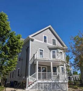 73 Holden Street 3B, Providence, Rhode Island 02908, USA