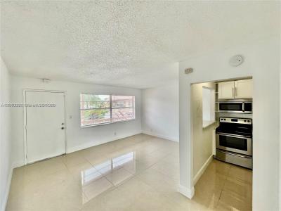 241 SE 9th Ave 207, Pompano Beach, Florida 33060, USA