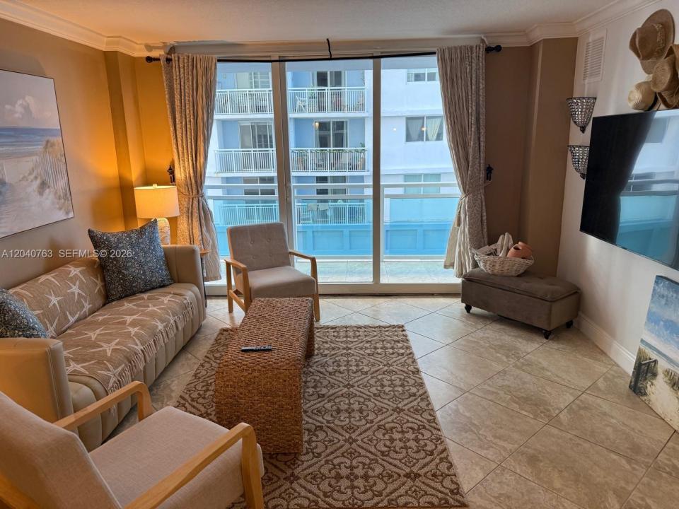 6917 Collins Ave 506, Miami Beach, Florida 33141, USA