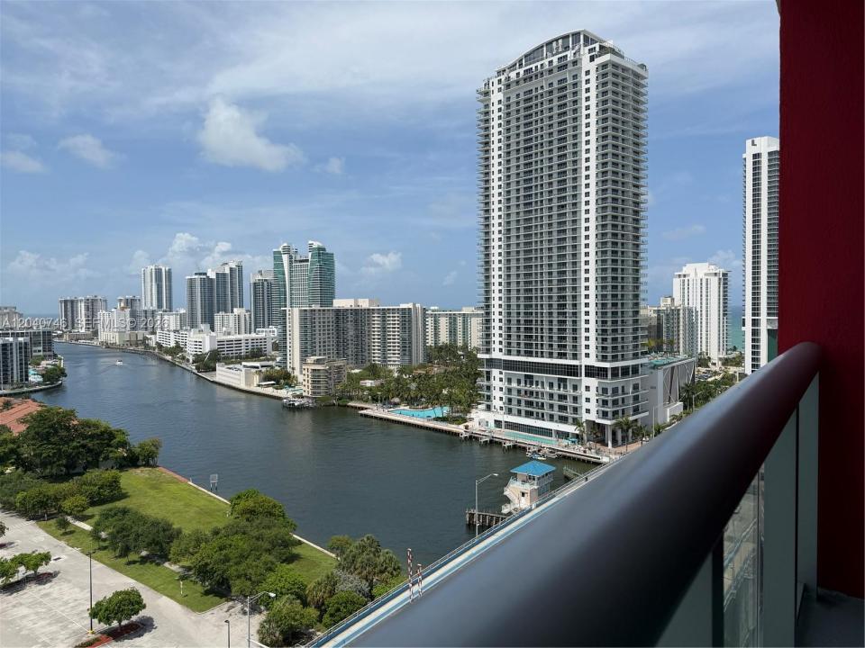 2602 E Hallandale Beach Blvd R1910, Hallandale Beach, Floride 33009, États-Unis