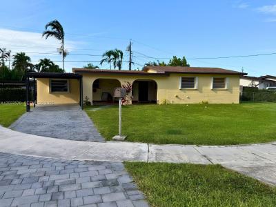 7899 NW 174th Ter, Hialeah, Florida 33015, USA