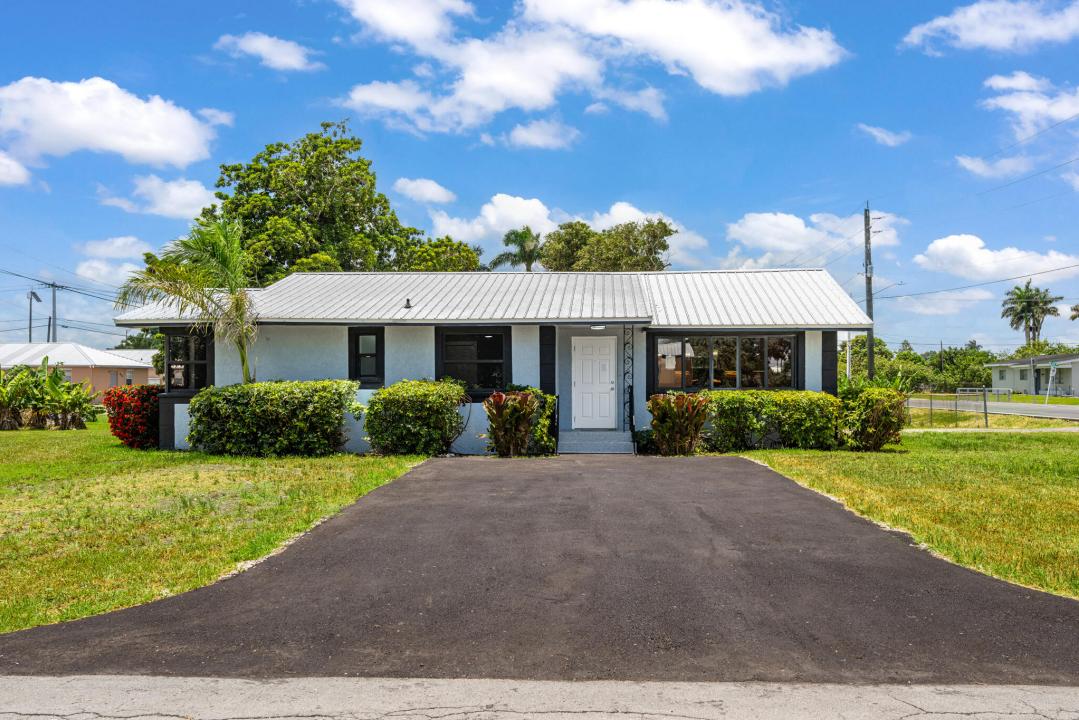 24 NW Avenue I, Belle Glade, Florida 33430, USA