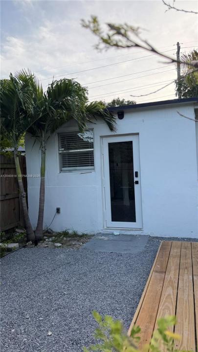 7025 NW 5th Ave 2, Miami, Floryda 33150, USA