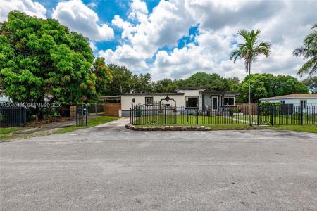 14855 NW 16 Drive, Biscayne Gardens, Florida 33167, Stati Uniti