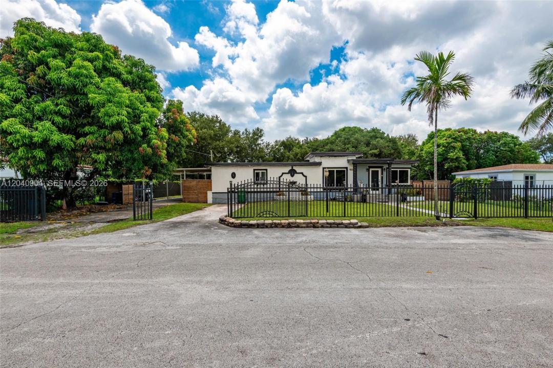 14855 NW 16 Drive, Biscayne Gardens, Florida 33167, Stati Uniti