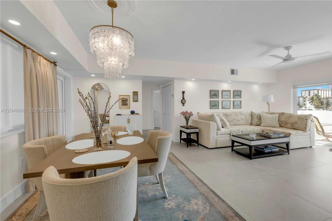 462 Golden Isles Dr 211, Hallandale Beach, Floride 33009, États-Unis
