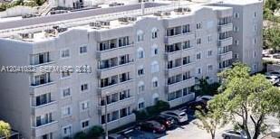 600 NW 32nd Pl 303, Miami, Floryda 33125, USA