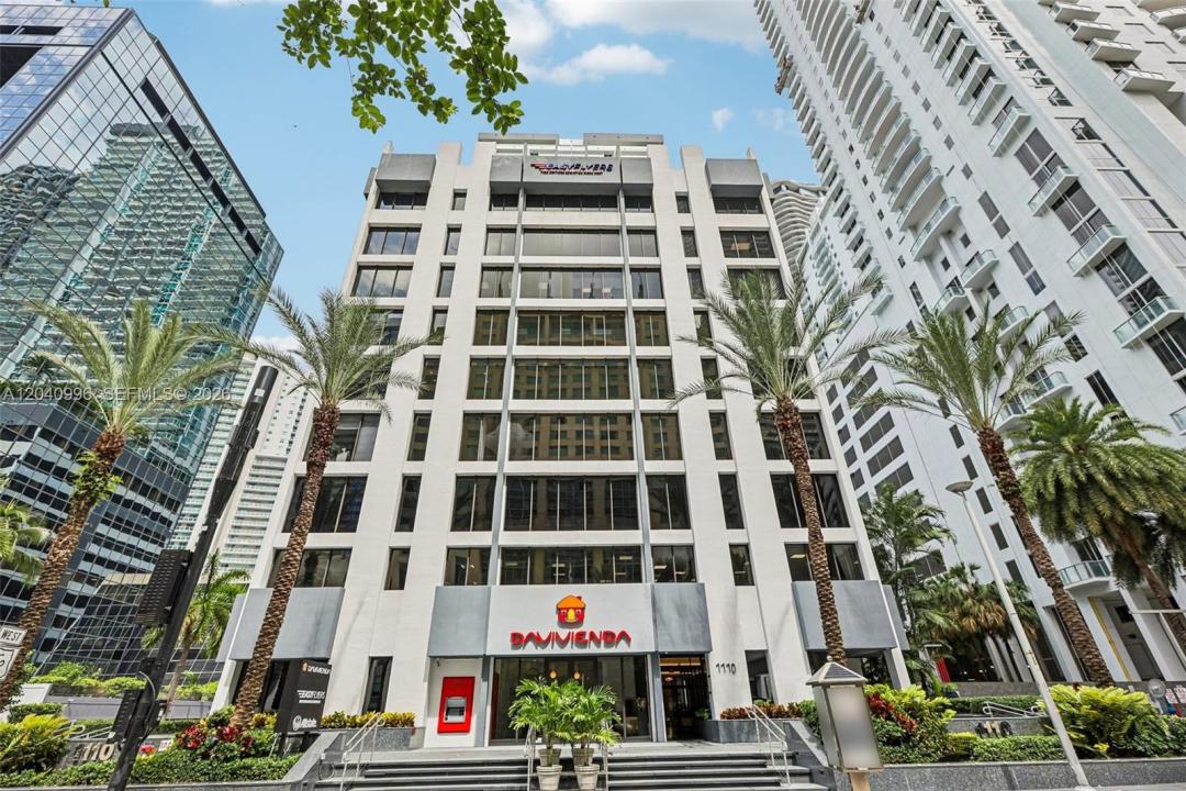 1110 Brickell Ave 512, Miami, Florida 33131, USA