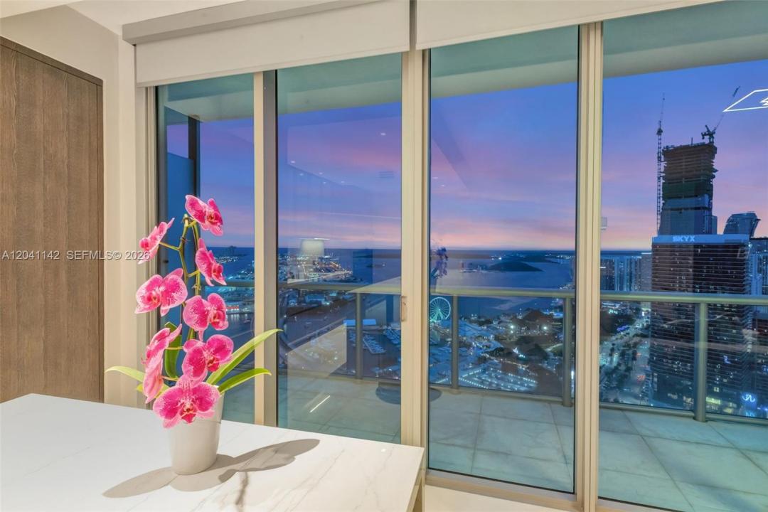 888 Biscayne Blvd 5404, Miami, Florida 33132, USA