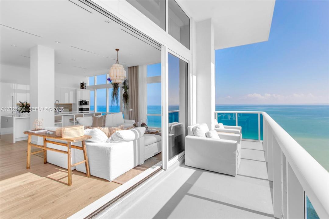 102 24th St PH-1610, Miami Beach, Florida 33139, USA