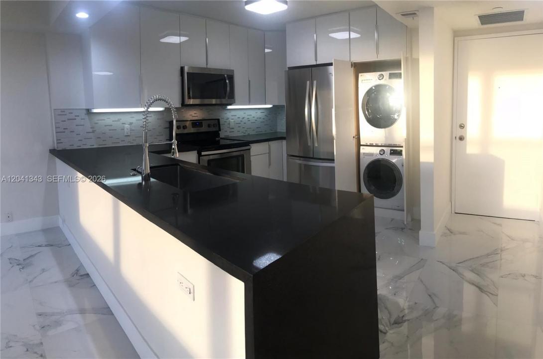 1901 Brickell Ave B2003, Miami, Florida 33129, USA