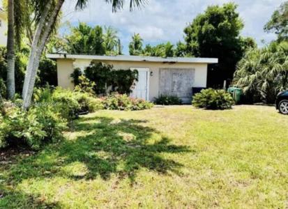 2616 NE 214th St, Miami, Florida 33180, USA