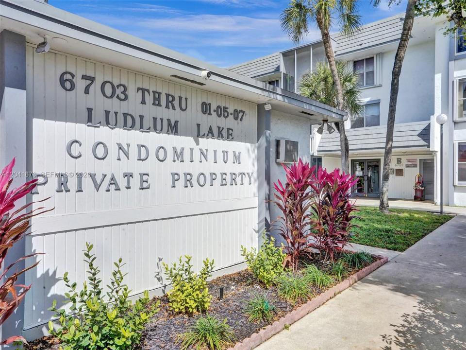 6705 NW 169th St C112, Hialeah, Floride 33015, États-Unis