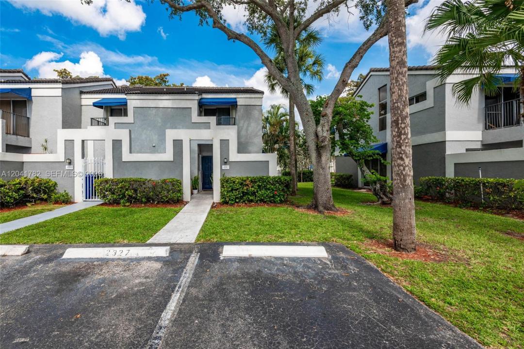 2327 SW 82nd Way, North Lauderdale, Floride 33068, États-Unis