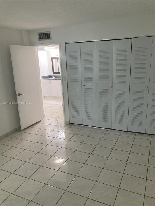 210 Fontainebleau Blvd 306, Miami, Floride 33172, États-Unis