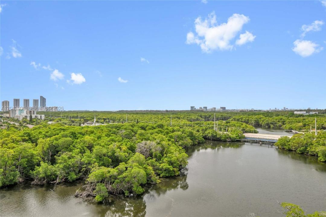 16385 Biscayne Blvd 1020, North Miami Beach, Florida 33160, USA