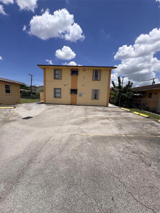 231 E 7th St 202, Hialeah, Floryda 33010, USA