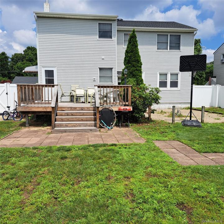 54 17th Street, West Babylon, New York 11704, USA