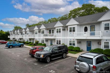 30 BAY POINT Court, West Babylon, New York 11704