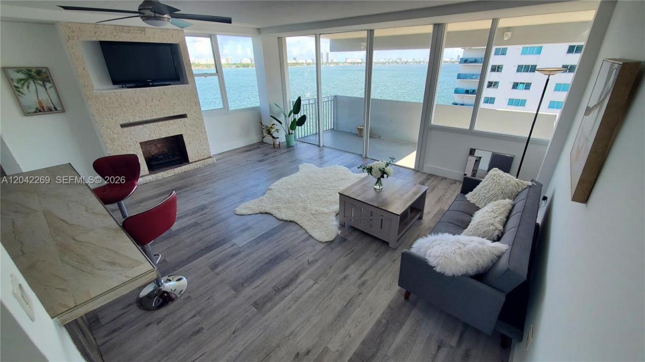 7545 E Treasure Dr 9H, North Bay Village, Floryda 33141, USA