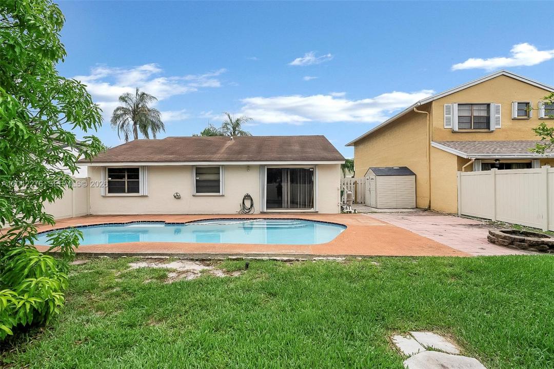 681 Thornridge Ave, Davie, Florida 33325, USA