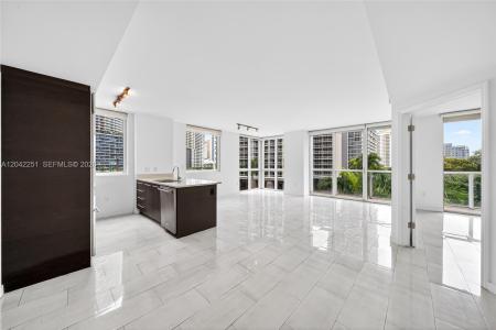 500 Brickell Ave 501, Miami, Florida 33131, USA
