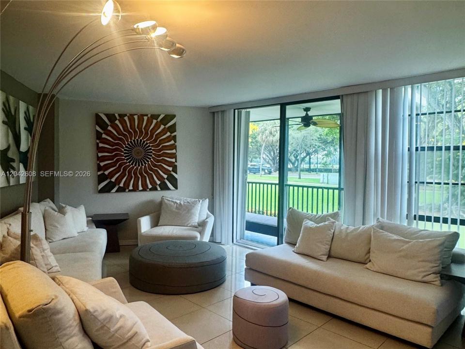 3475 N Country Club Dr 105, Aventura, Floride 33180, États-Unis