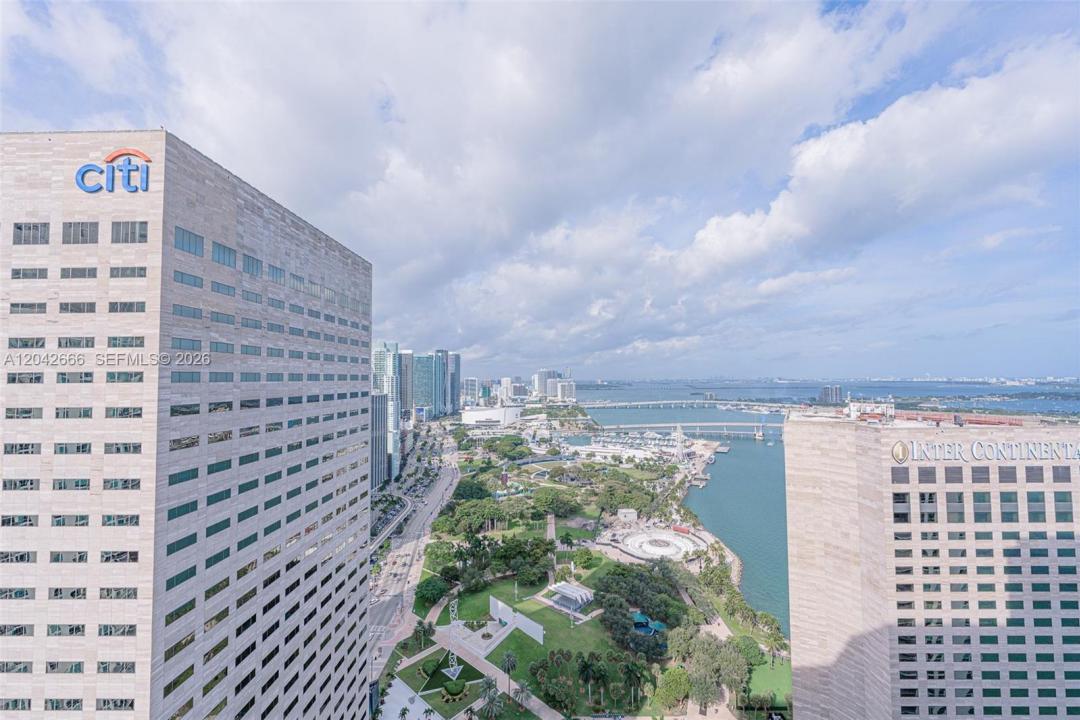 325 S BISCAYNE BLVD 4222, Miami, Florida 33131, Stati Uniti