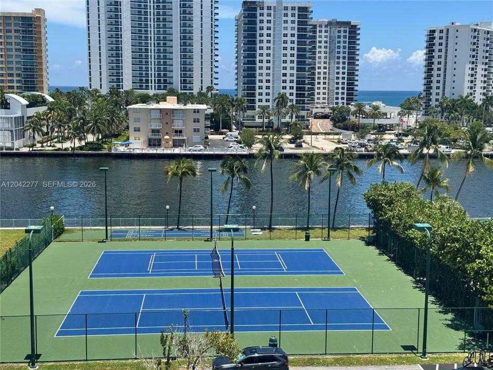 1000 Parkview Dr 726, Hallandale Beach, Florida 33009, Stati Uniti