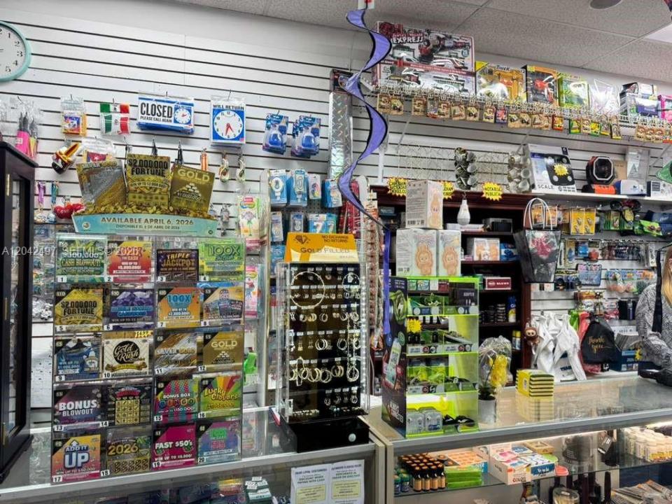 Convenience Store for Sale, Kendall, Florida 33175, Stati Uniti