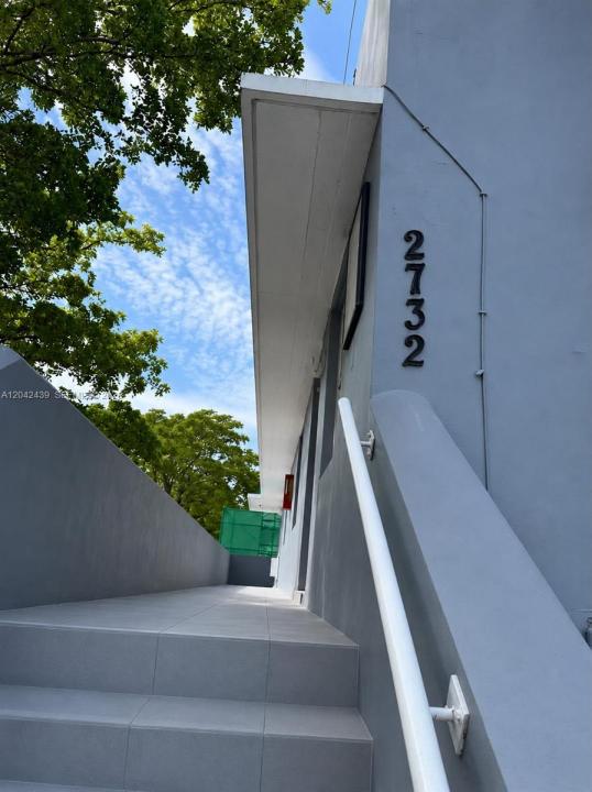 2732 SW 22nd STREET 3, Miami, Floryda 33133, USA