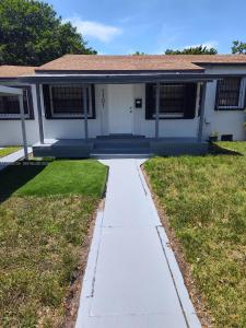 1101 NW 55th Ter, Miami, Florida 33127, USA