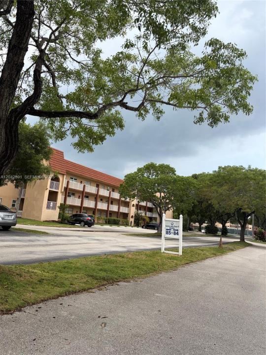 2741 N Pine Island Rd 109, Sunrise, Floride 33322, États-Unis