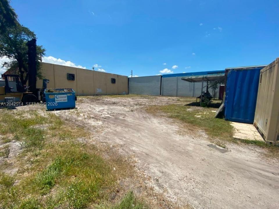 3367 NW 68th St, Miami, Флорида 33147, Соединенные Штаты