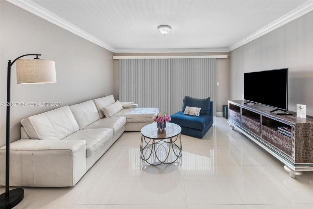 2097 S Ocean Dr 411, Hallandale Beach, Florida 33009, Stati Uniti